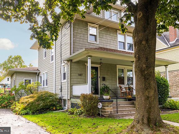 3rd image of 307 Roslyn Ave