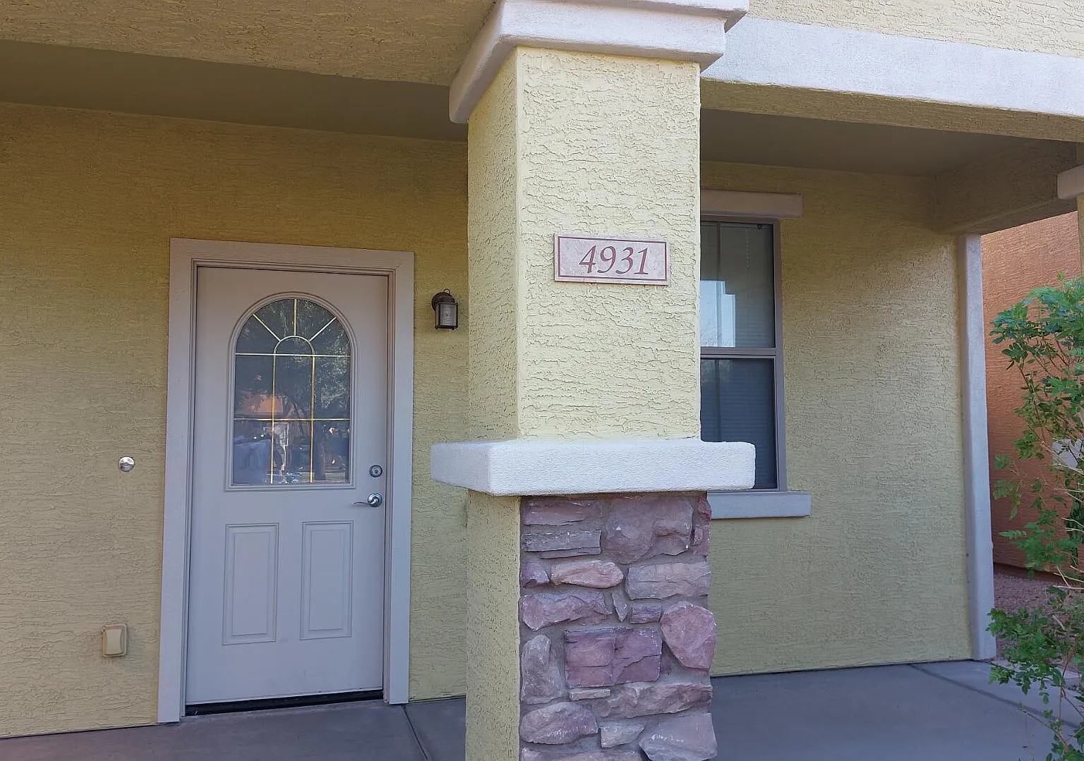 3 bed, 2.5 bath, 1201 sqft, $2,100 — Photo 2