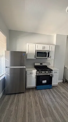 4 bed, 940 sqft, $2,100 — Photo 4
