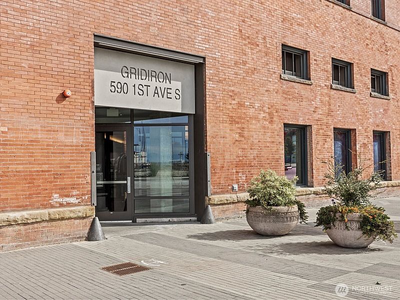 4th image of 590 1st Avenue S #612
