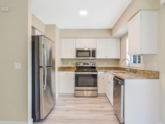5th image of 4665 Donovan St #5