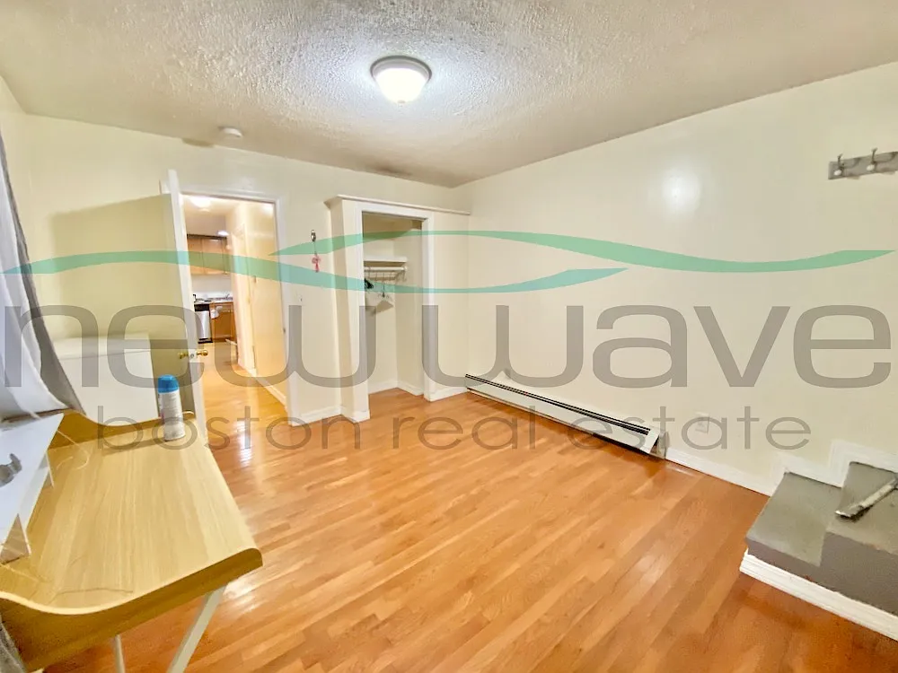3 bed, 1000 sqft, $4,500 — Photo 4