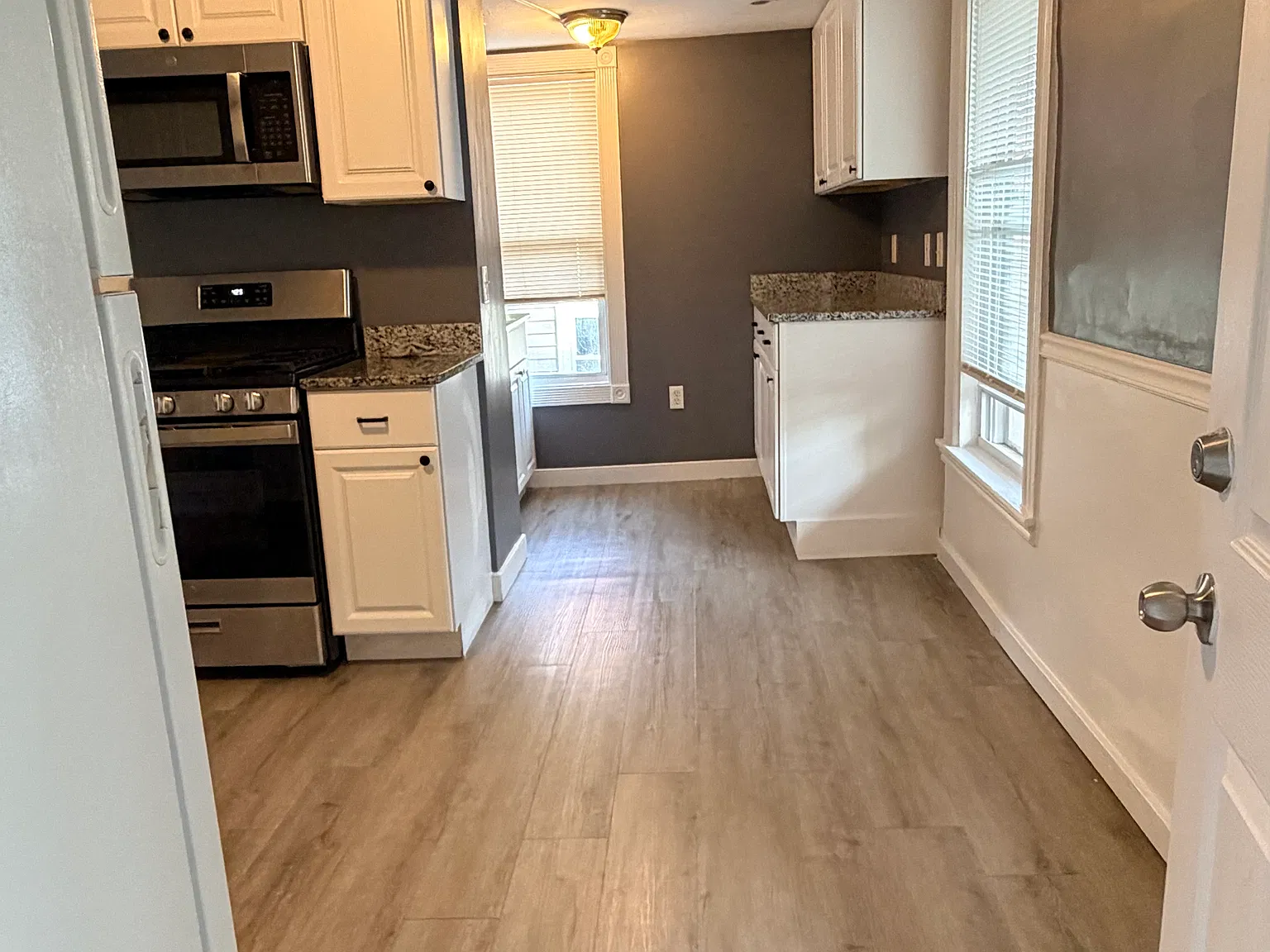 3 bed, 1000 sqft, $2,300 — Photo 4