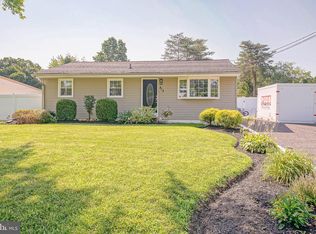 413 Hemlock Ln, Mount Laurel, NJ 08054