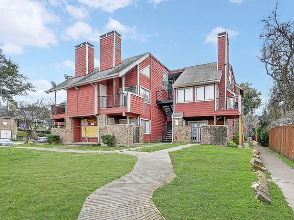 2nd image of 9825 Walnut St #306