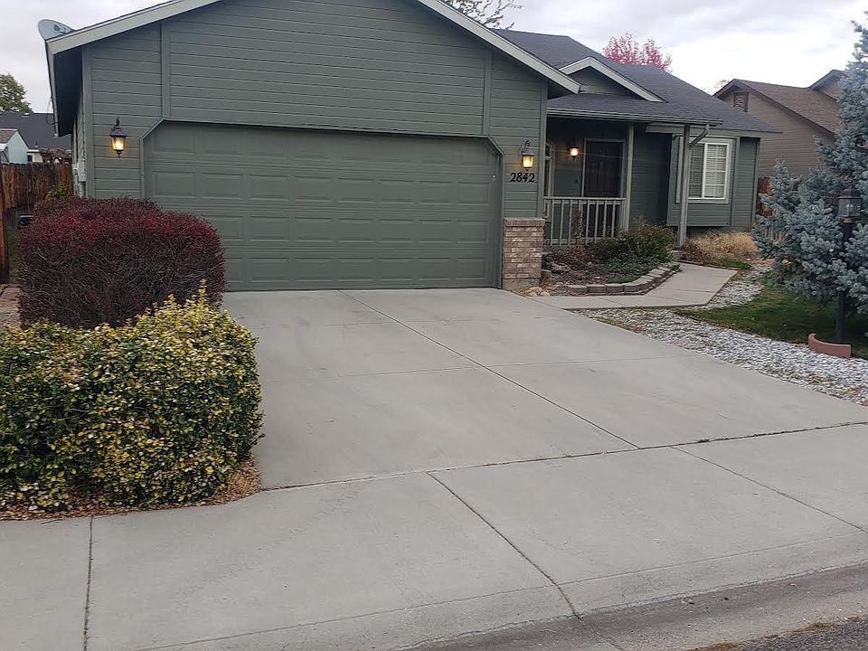 front exterior /driveway