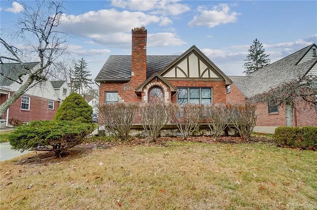 3 bed, 2500 sqft, $2,850 — Photo 1