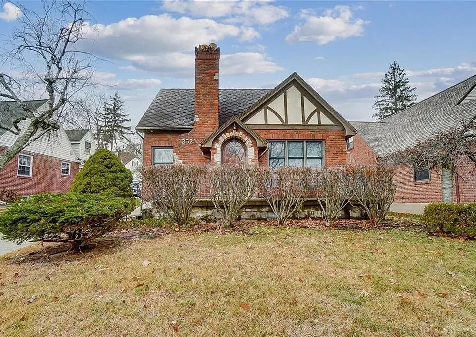 2523 Roanoke Ave