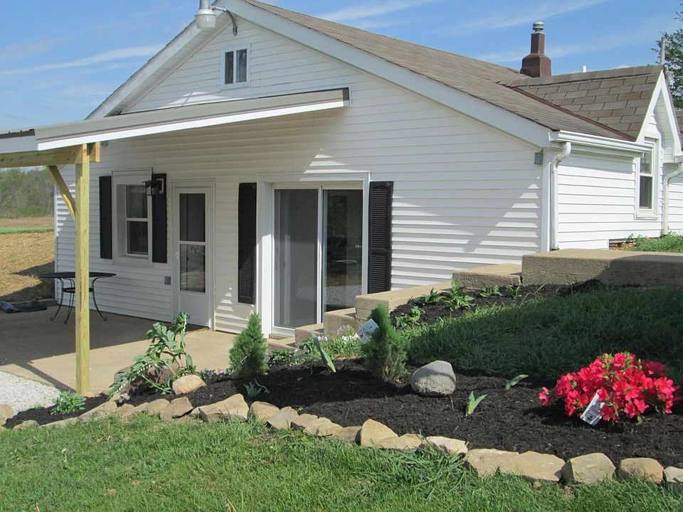 Entry with covered patio