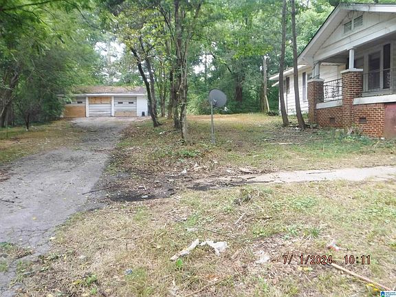3rd image of 2549 Saint Clair St