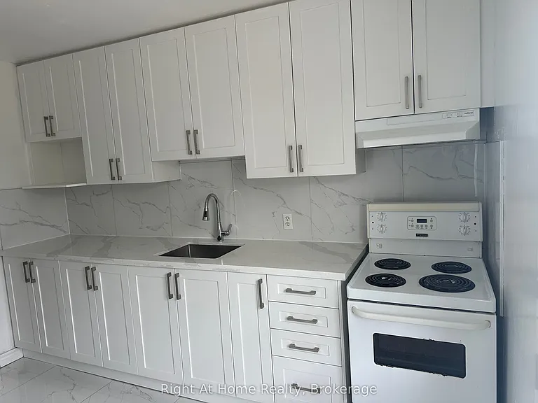 119 Rossland Rd E #4 — Photo 13