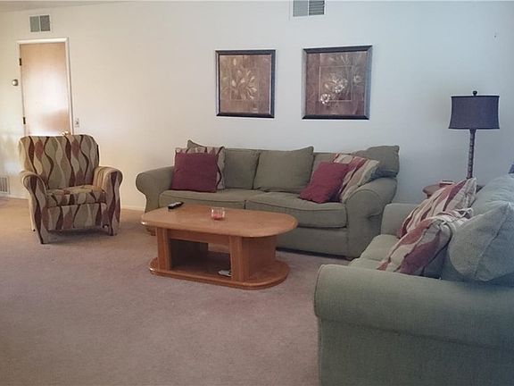 3rd image of 1401 Edgewood Ln