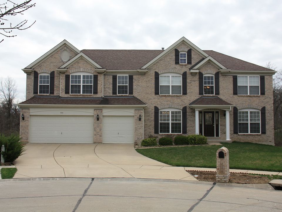All Brick Front on private cul de sac!