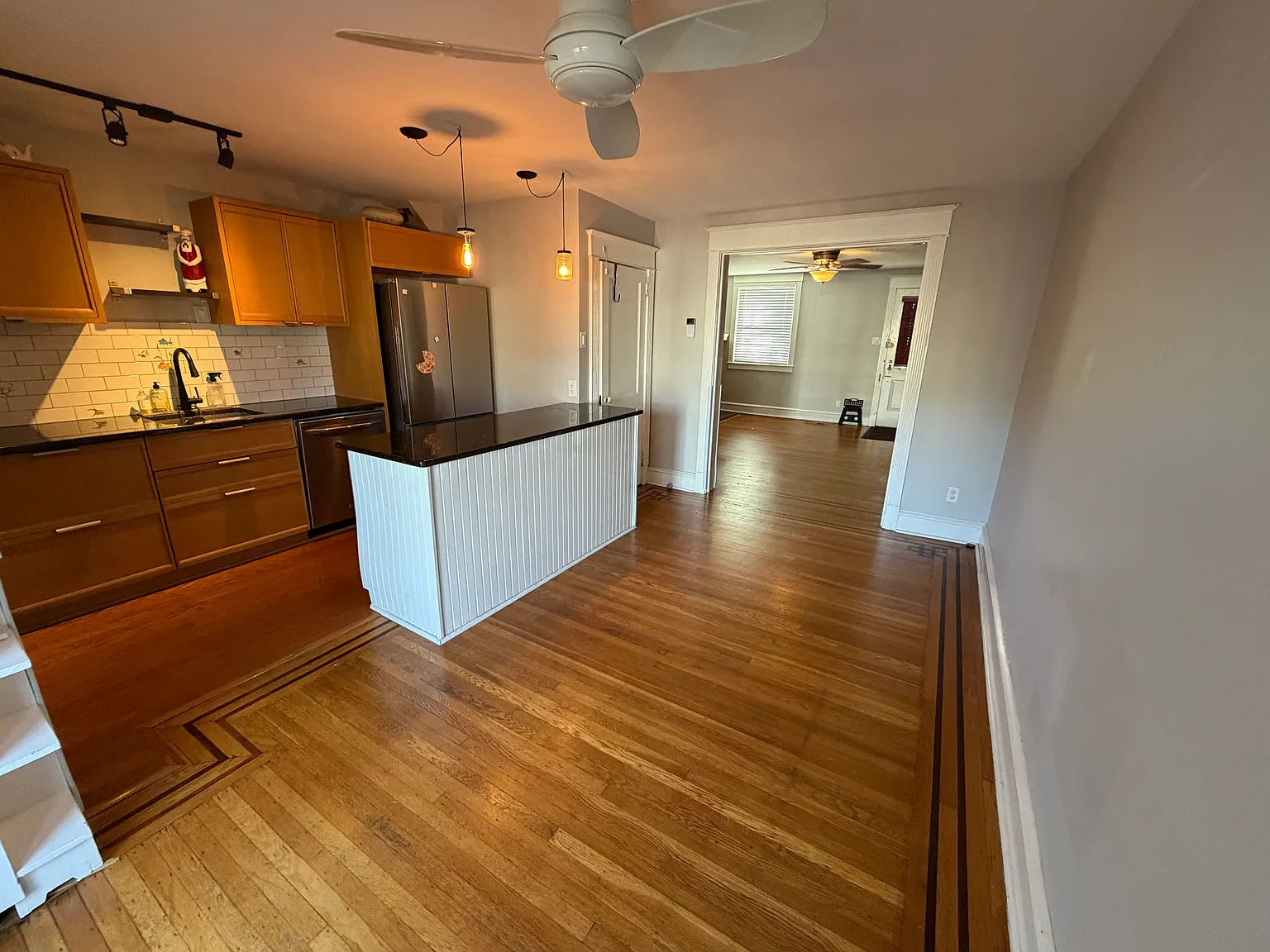 3 bed, 1300 sqft, $3,000 — Photo 4