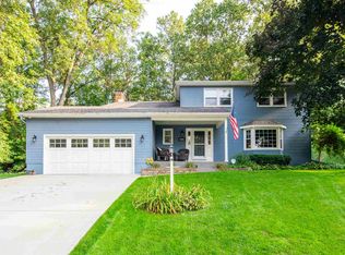 52116 Fieldstone Ln, Granger, IN 46530