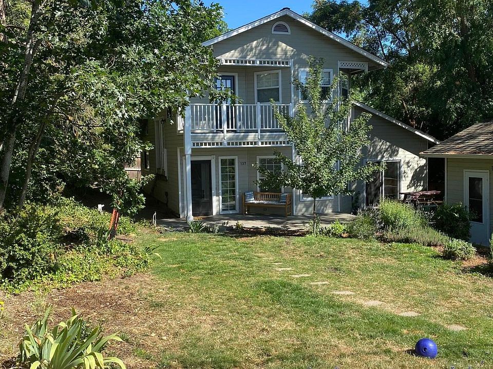 2nd image of 137 Nob Hill St