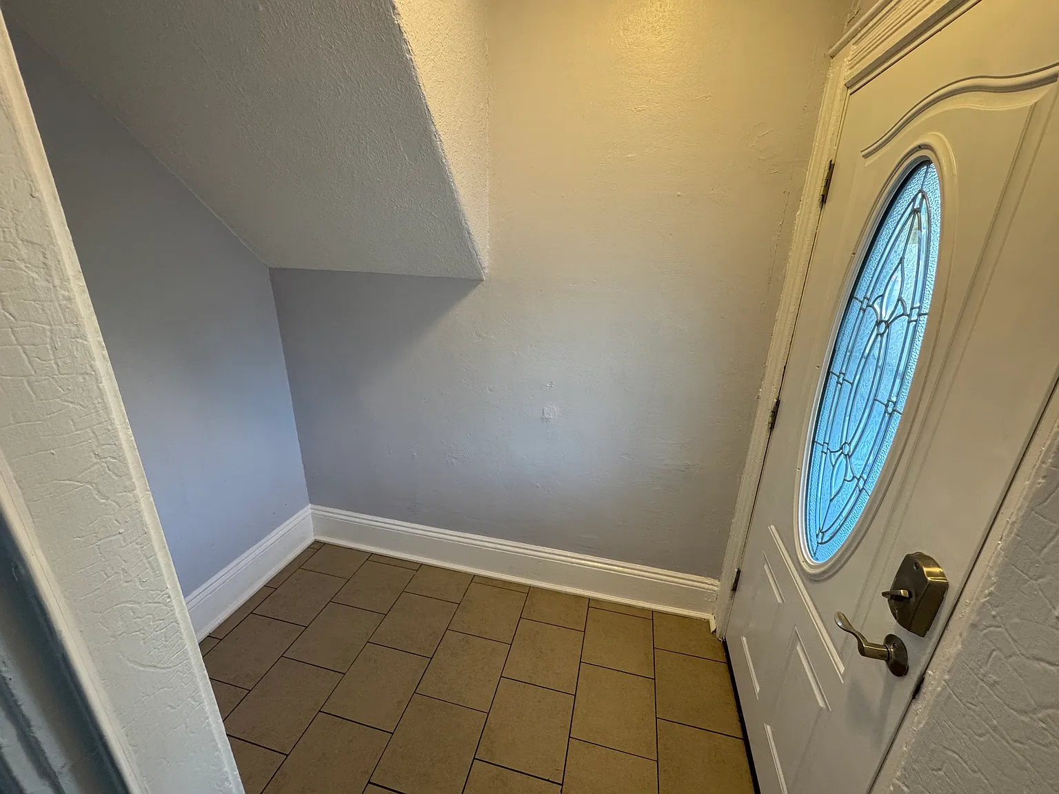 3 bed, 1300 sqft, $2,400 — Photo 2