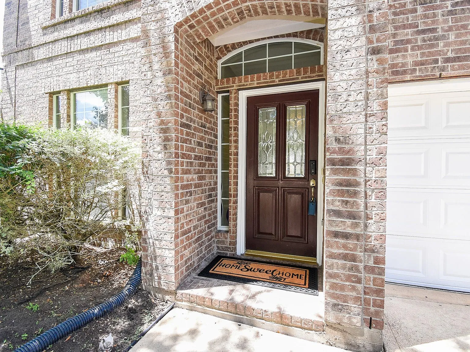4 bed, 2.5 bath, 2420 sqft, $2,400 — Photo 3