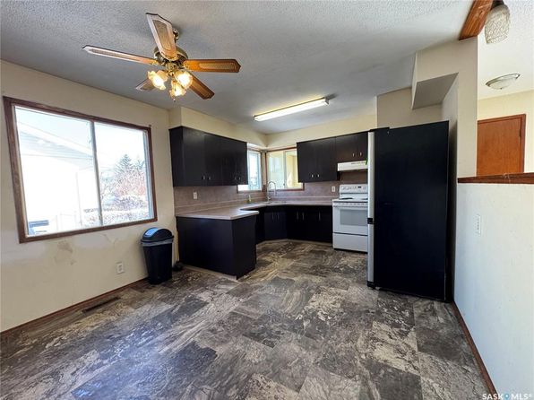 460 29th STREET E, Prince Albert, SK S6V 1Y7