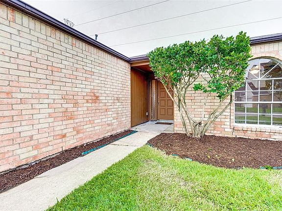 5th image of 2922 Creekway Cir