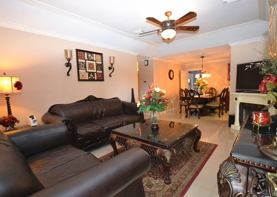 1st image of 218 E Pecan Ln