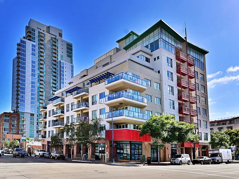 875 G St #405 — Photo 32