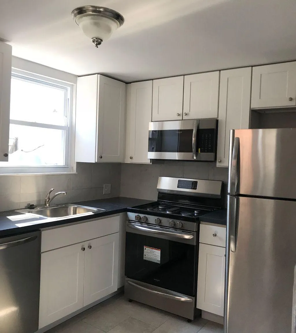 2430 E Dauphin St — Photo 4