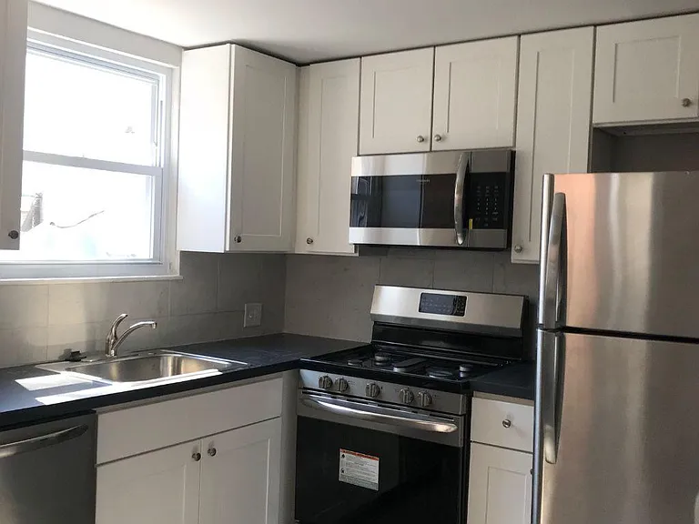 2430 E Dauphin St — Photo 4