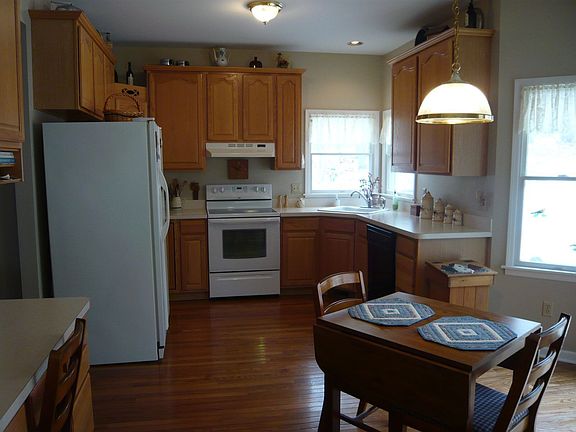 Country Kitchen, Sliders to Year Yard Deck, Hardwood Flooring