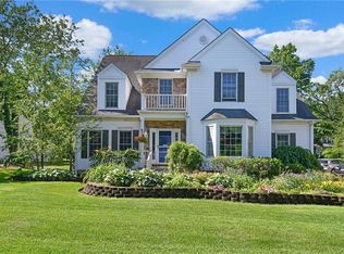 21376 Sydenham Rd, Shaker Heights, OH 44122