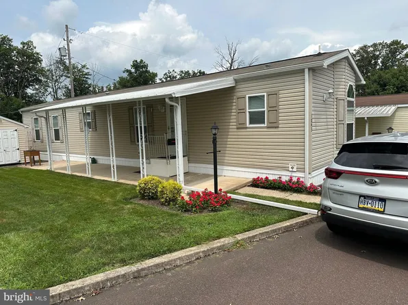 1043 Pine Cir, Telford, PA 18969