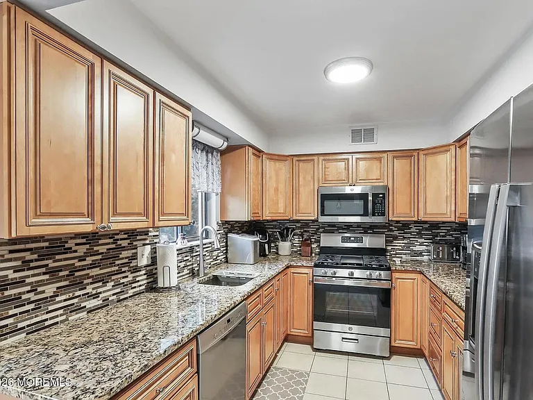 211 Clubhouse Dr — Photo 10