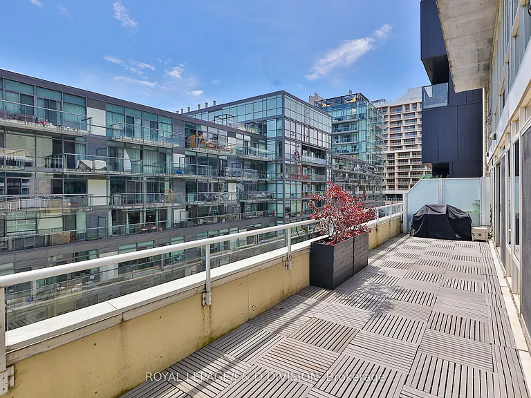 32 Stewart St #705 — Photo 43