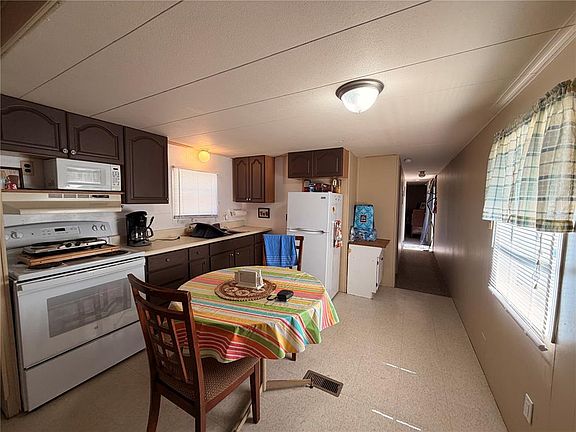 3rd image of 55710 Fern Rd
