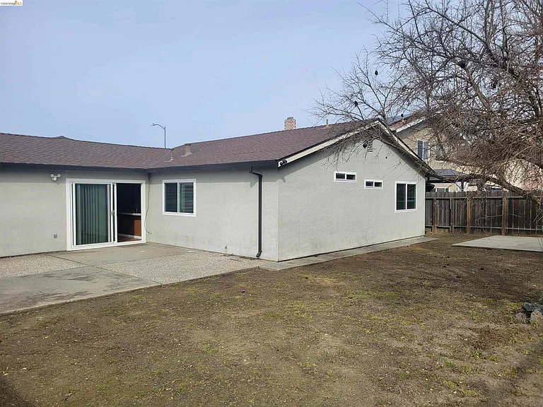 906 Coral Dr — Photo 18