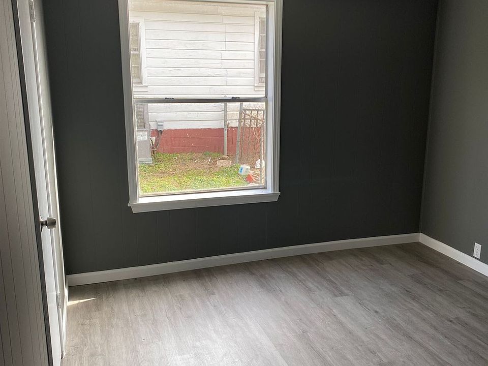 2nd image of 2805 25th St #4