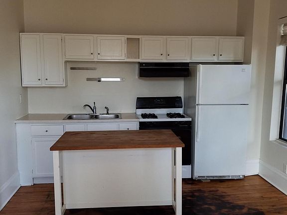 Kitchen, for real this time. There is a new stove and a new fridge. They are not pictured. Dont forget!
