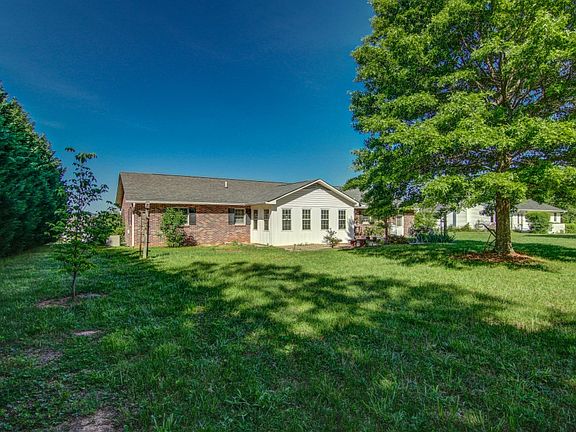 4th image of 210 Merry Anne Dr
