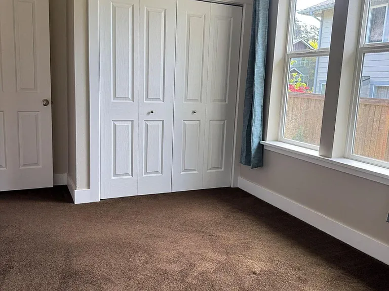 285 Browne St — Photo 33