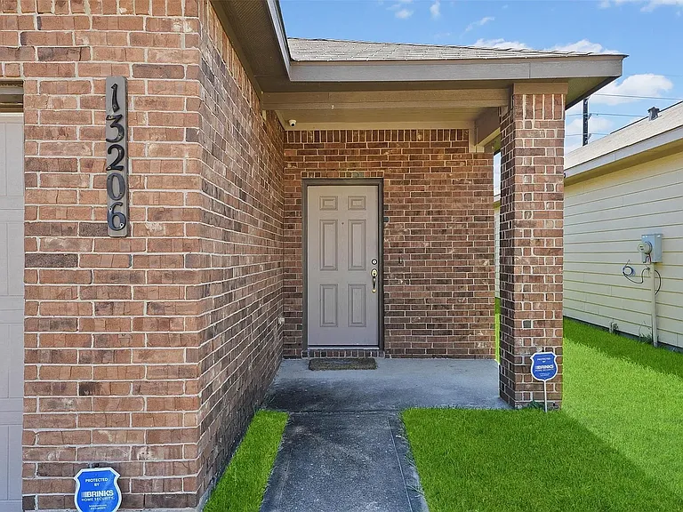13206 Clifton Hill Ln — Photo 3