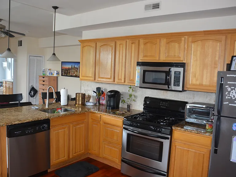 424 Seville St #2 — Photo 11