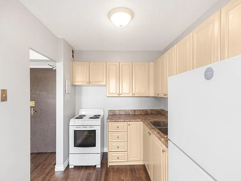 230 Montmorency Dr — Photo 10