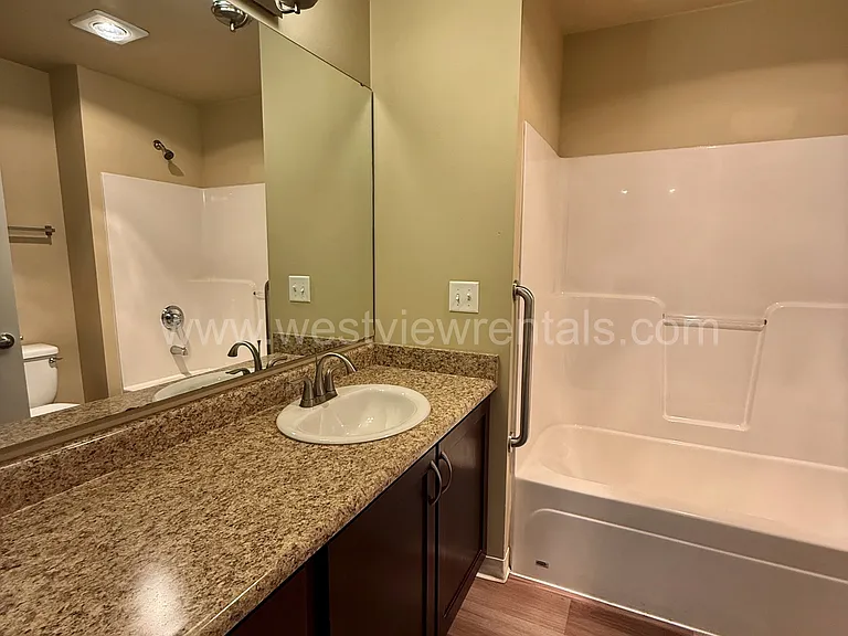 200 E Maple St — Photo 180