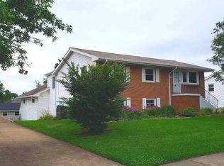 209 Williamsburg Rd, Sterling, VA 20164