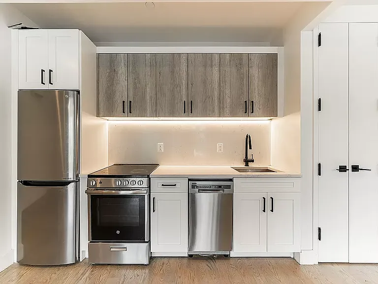 254 E 28th St #3C — Photo 3