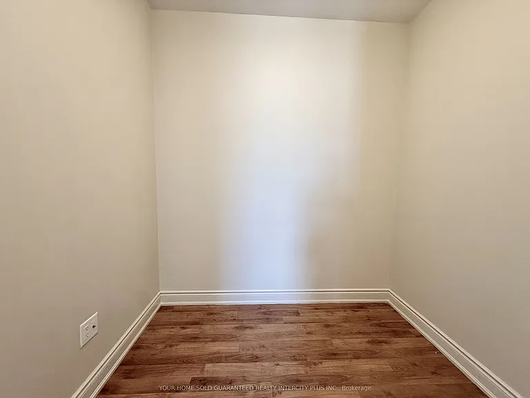 2396 Major Mackenzie Dr #418 — Photo 26