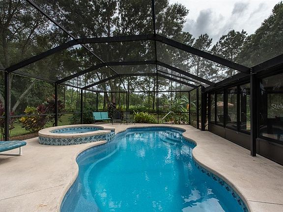 5th image of 2100 Meadowbrook Dr