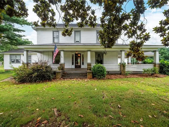 313 W Main St, East Bend, NC 27018