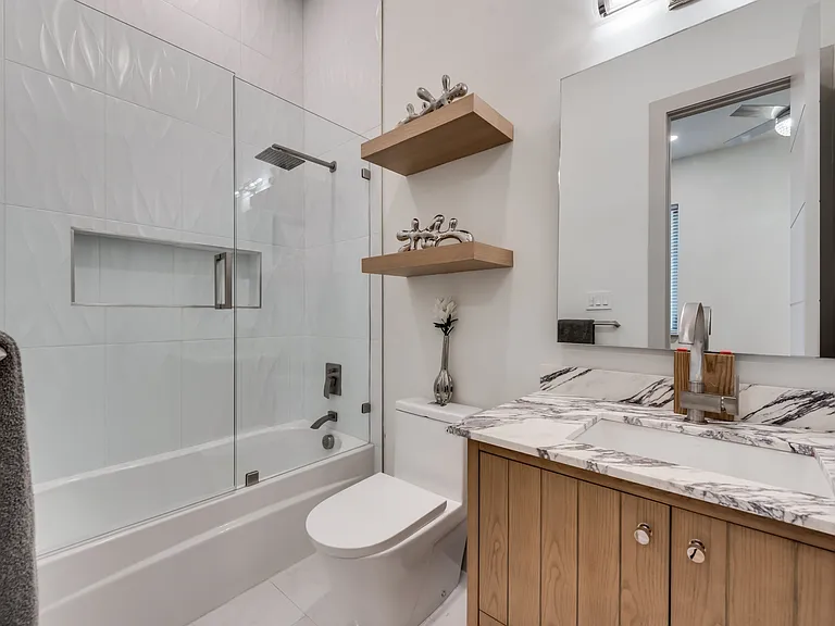 4528 W Amherst Ave — Photo 32