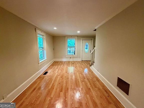 4th image of 1821 E Farris Ave